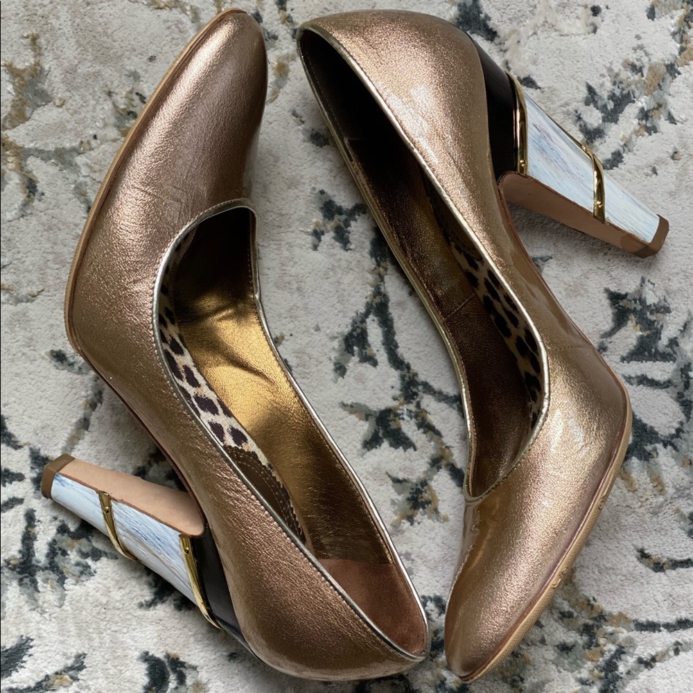 Roberto Cavalli Gold Pumps